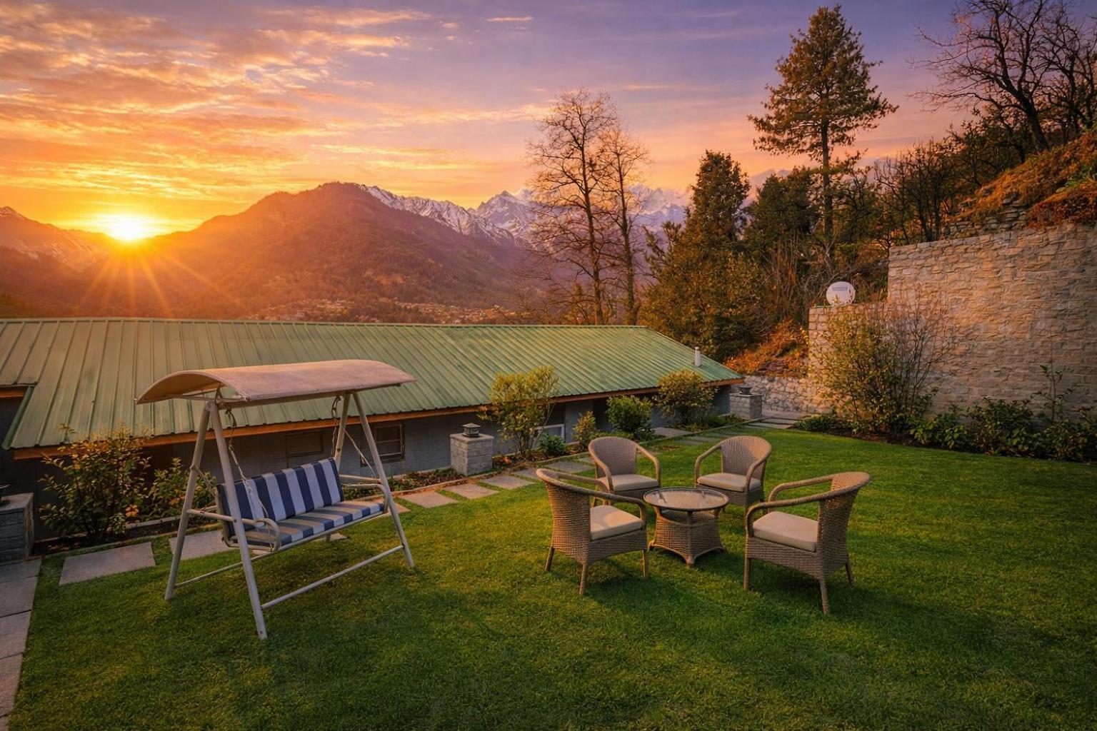 Hotel Hollywood Vibes #Riverview #Premium Rooms #Prime Location #Most Awarded #Parking #Top Rated #Open Terrace #Lawn #Best Selling Hotel In Manali — Photos 3